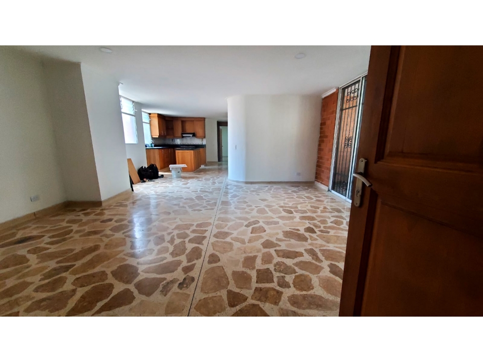 SE ARRIENDA APARTAMENTO EN LA CASTELLANA — foto 2