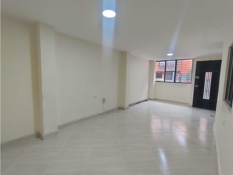 SE ARRIENDA CASA PRIMER PISO EN ROBLEDO SECTOR LOPEZ DE MESA — foto 4