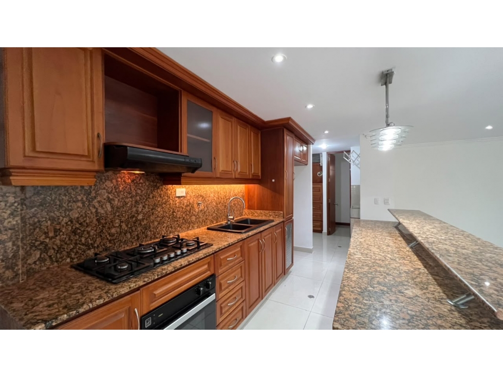 Casa en Venta Ubicada en Altos del poblado - 1