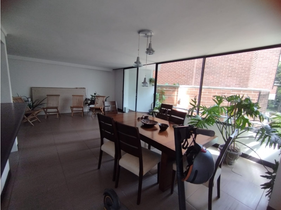 Arriendo hermoso y amplio apartamento en El Poblado — foto 3