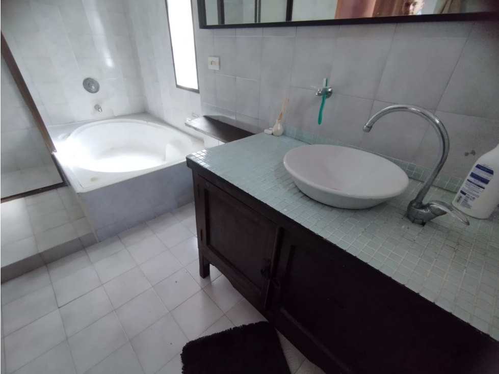 Arriendo hermoso y amplio apartamento en El Poblado — foto 6