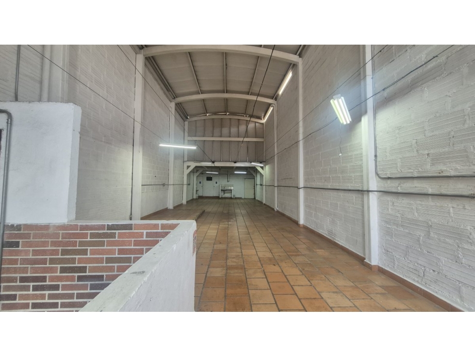 Bodega para arriendo en Cristo Rey — foto 2