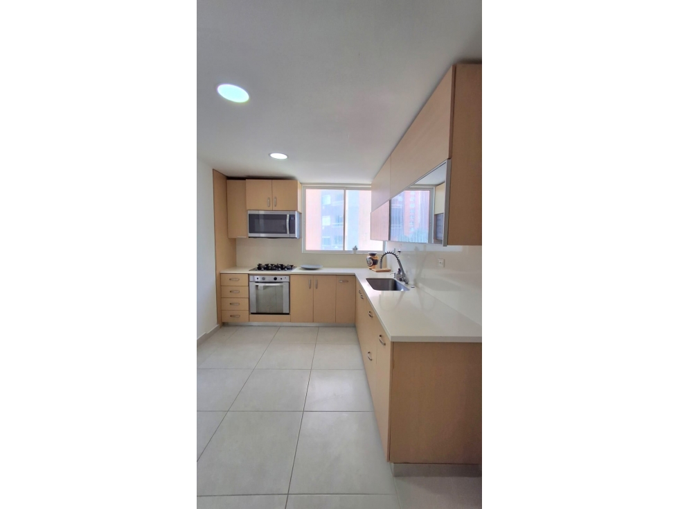 arriendo apartamento en el poblado