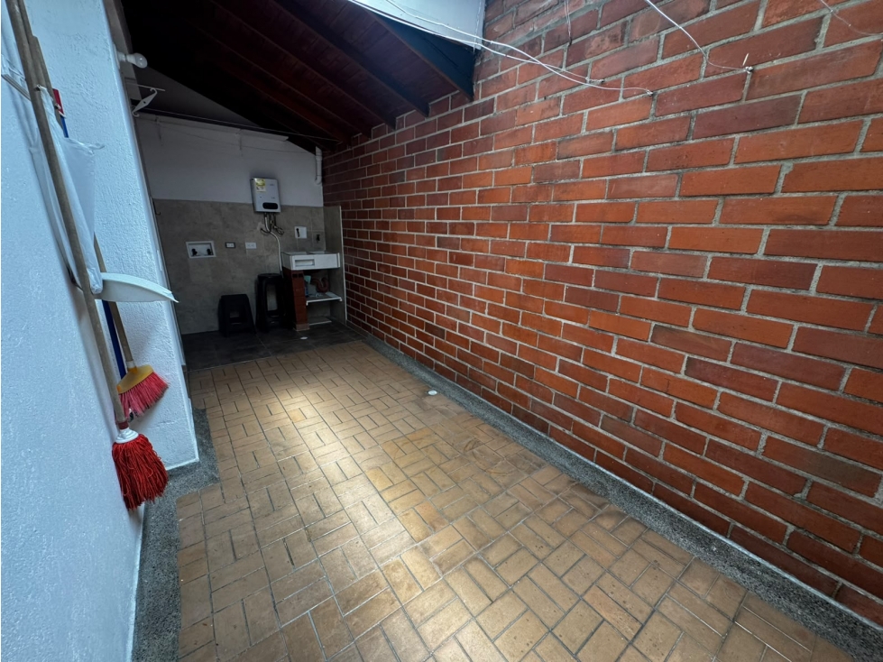 Se arrienda penthouse en laureles — foto 2