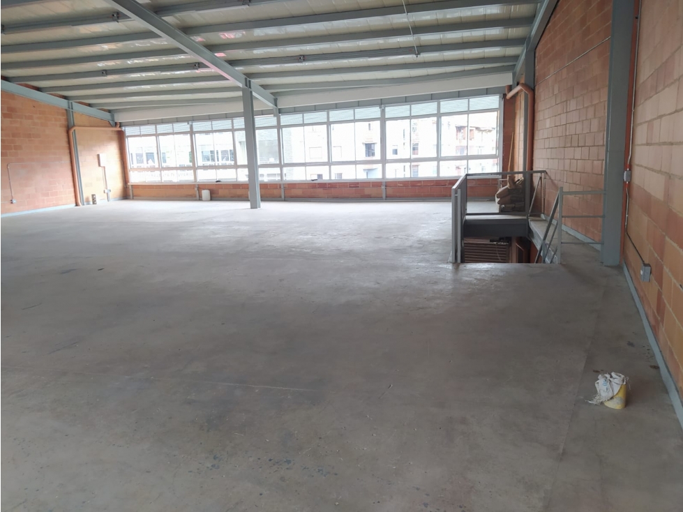 Arriendo Local o Bodega Simón Bolívar — foto 4