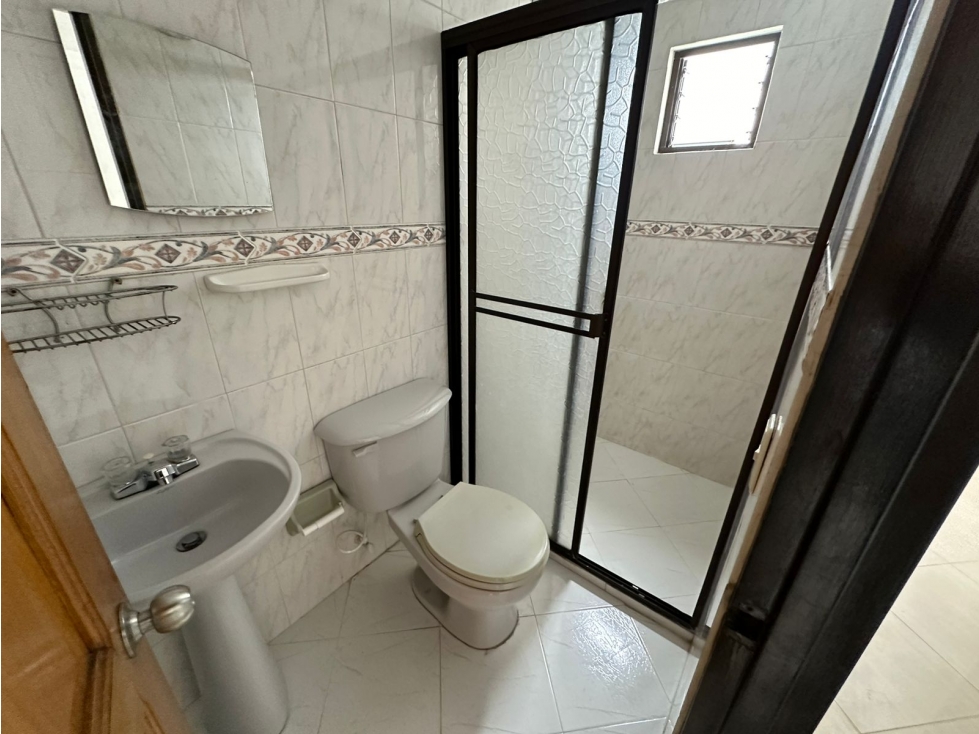 ARRIENDO APARTAMENTO EN LA FLORESTA — foto 4