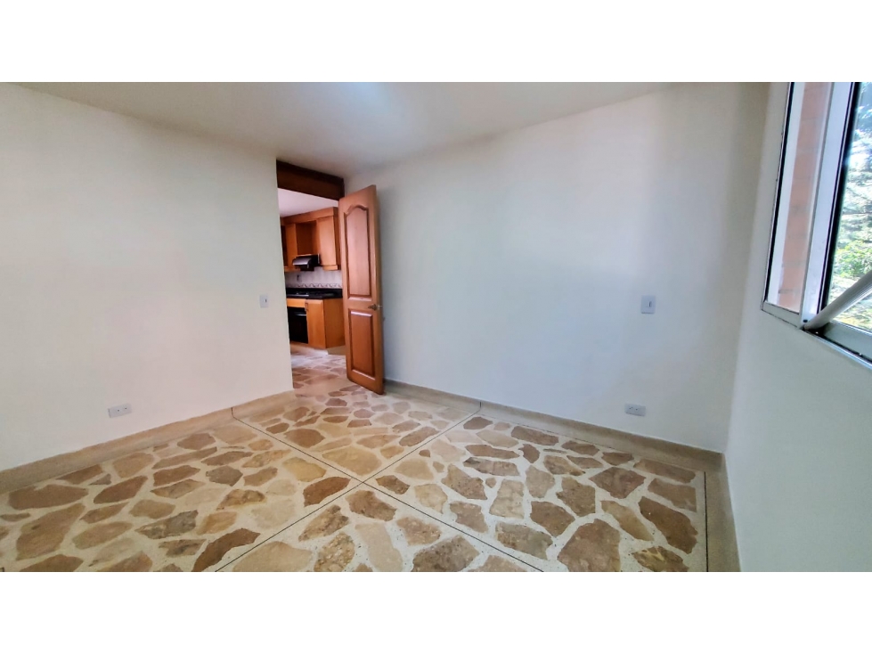 SE ARRIENDA APARTAMENTO EN LA CASTELLANA — foto 5