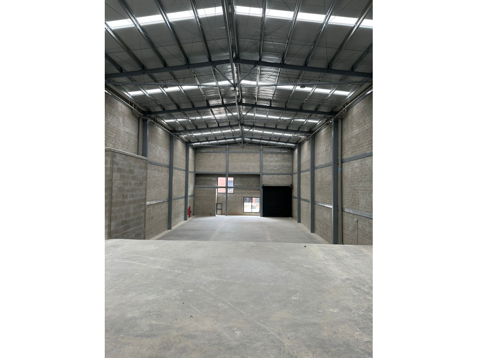 Arriendo Bodega Llano Grande - 1