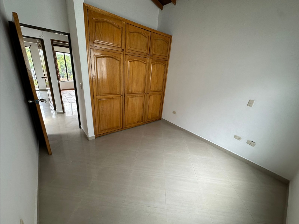 ARRIENDO APARTAMENTO EN LA FLORESTA — foto 5