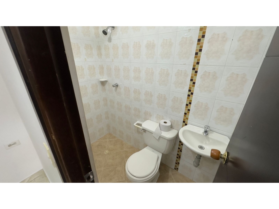 ARRIENDO LOCAL EN LA FLORESTA - 5
