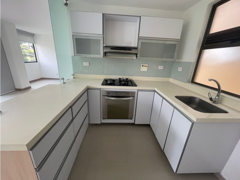 Arriendo apartamento en altos del poblado — foto 2
