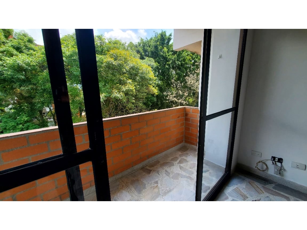 SE ARRIENDA APARTAMENTO EN LA CASTELLANA — foto 3