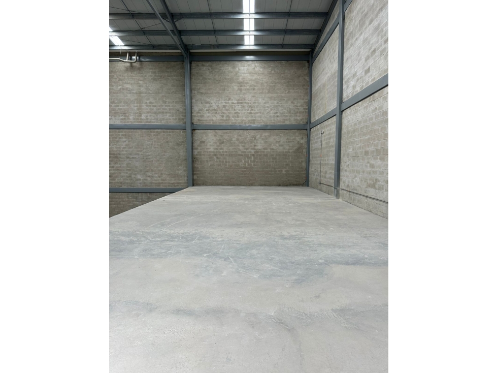 Arriendo Bodega Llano Grande - 4
