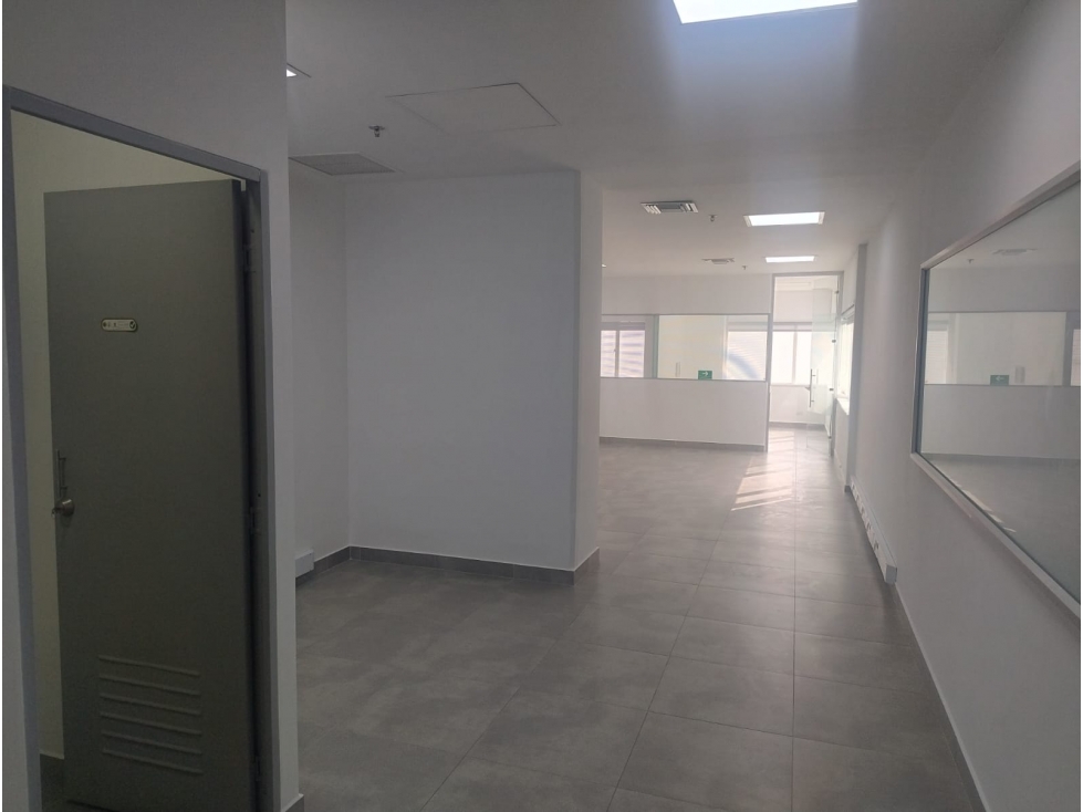 arriendo oficina en el poblado — foto 3