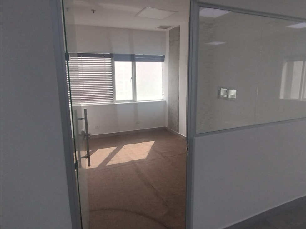 arriendo oficina en el poblado — foto 4
