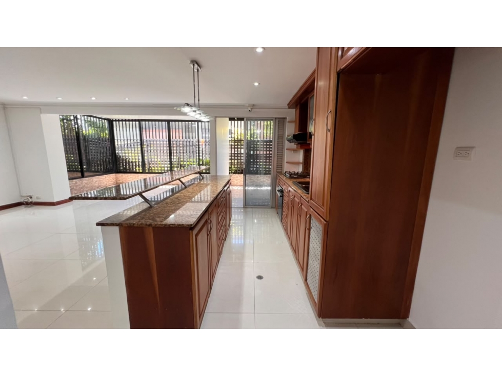 Casa en Venta Ubicada en Altos del poblado - 2