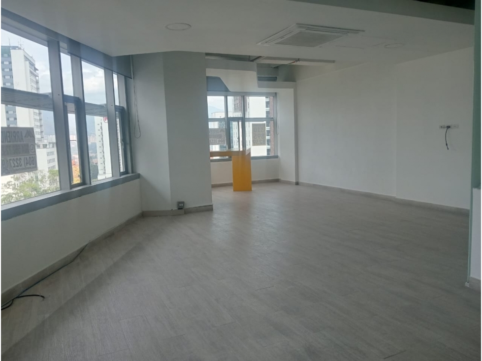 Arriendo oficina en milla de oro