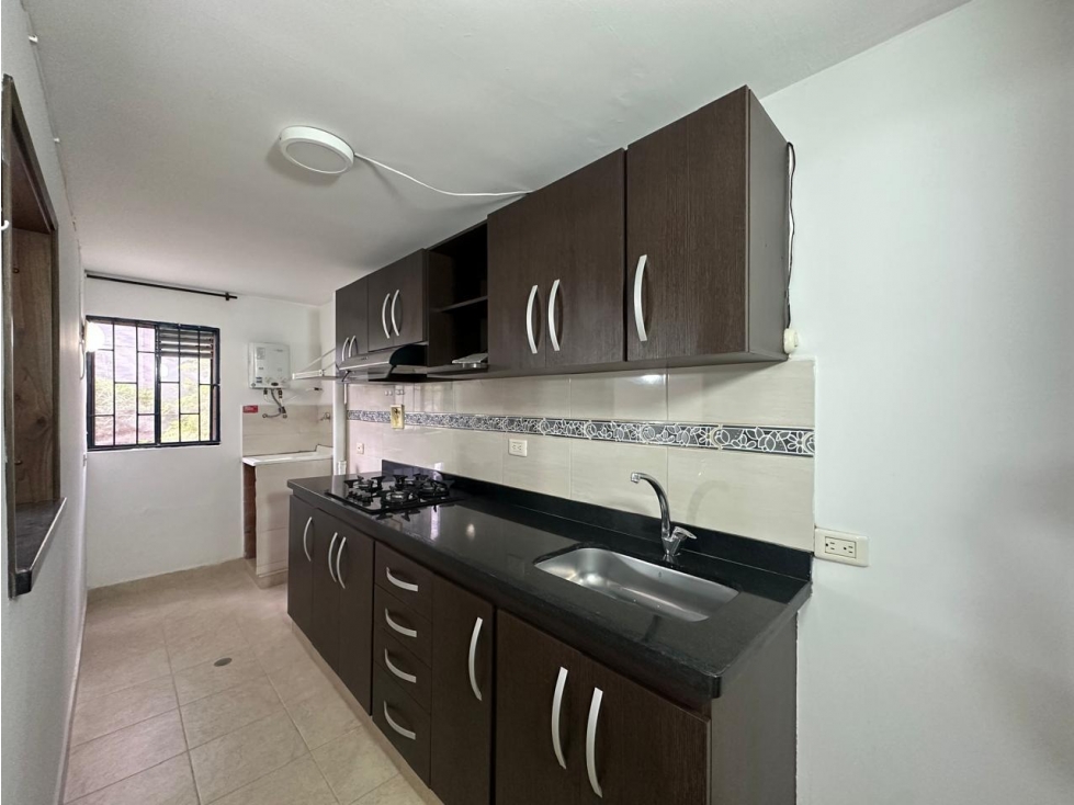APARTAMENTO EN ARRIENDO EN EL POBLADO SECTOR LOMA DE LOS PARRA — foto 2