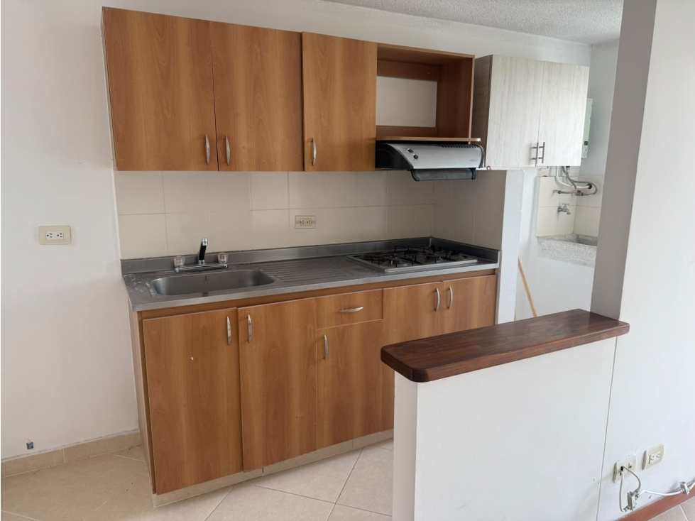ARRIENDO APARTAMENTO EN LOMA DEL INDIO — foto 4