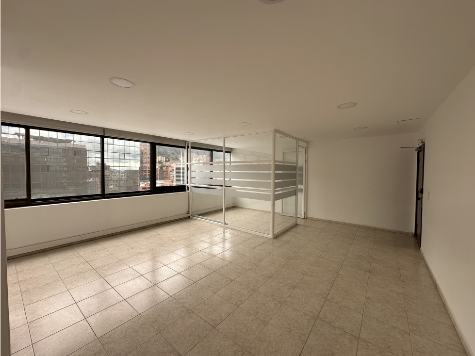 Oficina En arriendo Centro Comercial AV De Chile, Chapinero. - 1