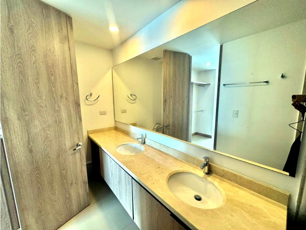Apartamento en Arriendo en Castillogrande | Vista Panorámica y Balcón — foto 4