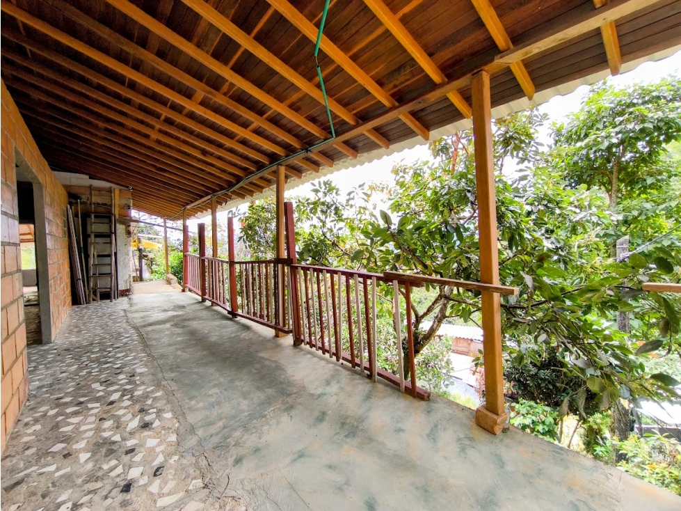 Casa de campo en La Estrella con lote de 350 m² y árboles frutales - 5