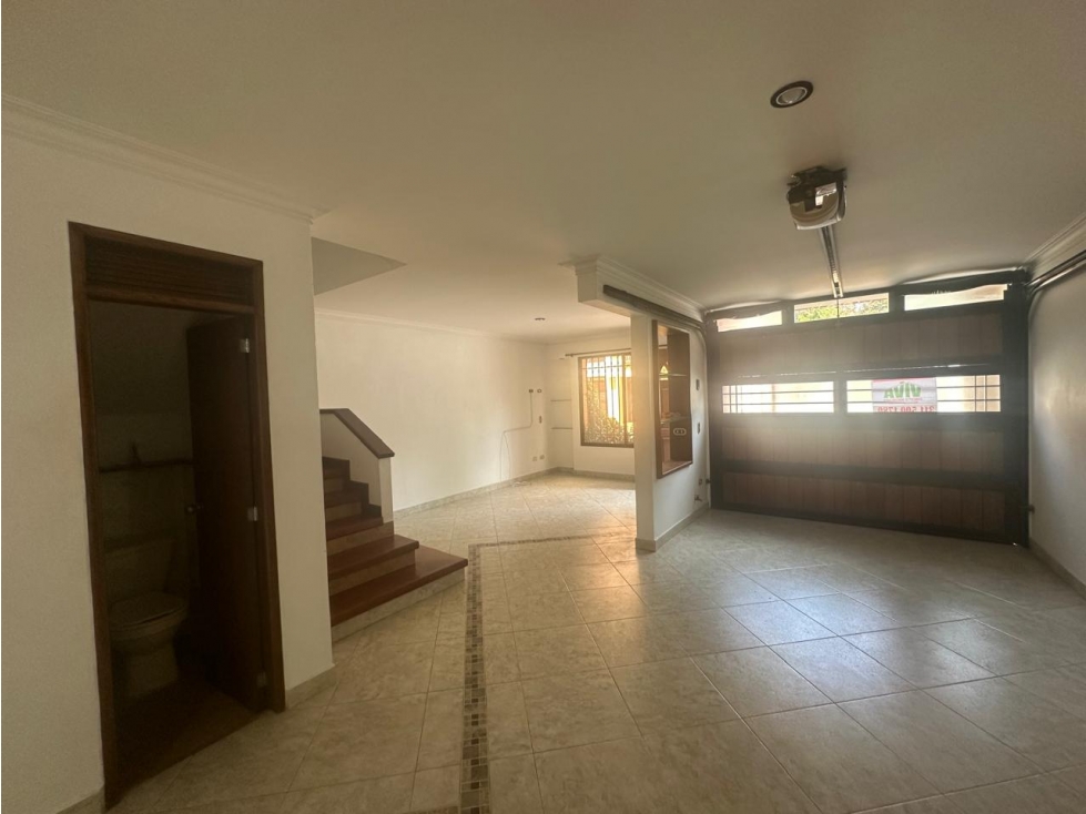 Bella Casa con Amplios Espacios Sector el Rosal — foto 4