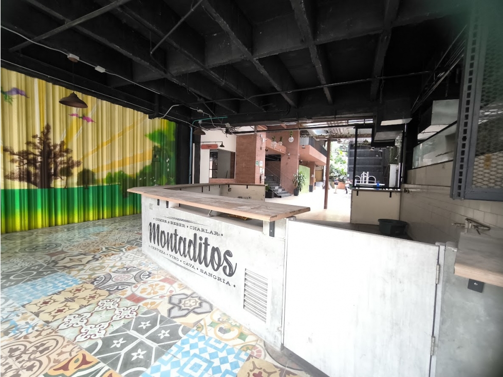 LOCAL COMERCIAL EN LA STRADA