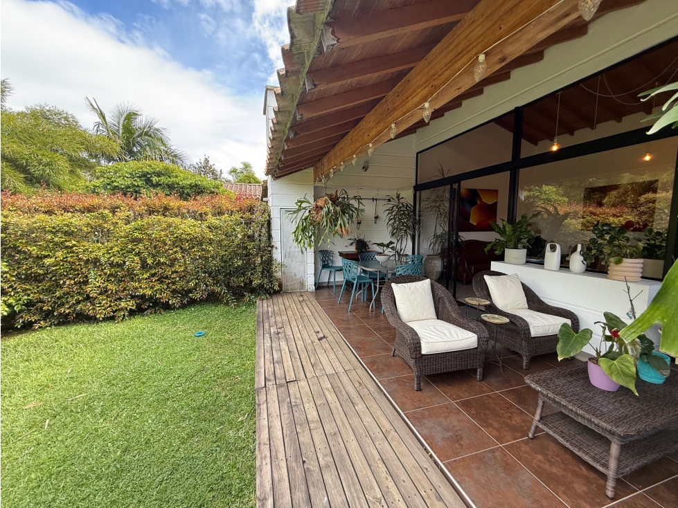 VENDO HERMOSA CASA DE UN NIVEL CON AMPLIO JARDIN — foto 3