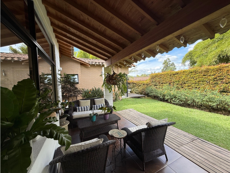VENDO HERMOSA CASA DE UN NIVEL CON AMPLIO JARDIN — foto 5
