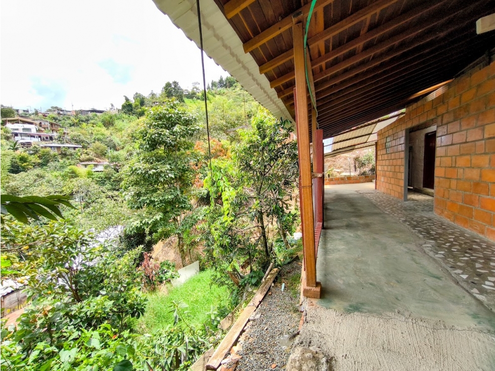 Casa de campo en La Estrella con lote de 350 m² y árboles frutales - 6