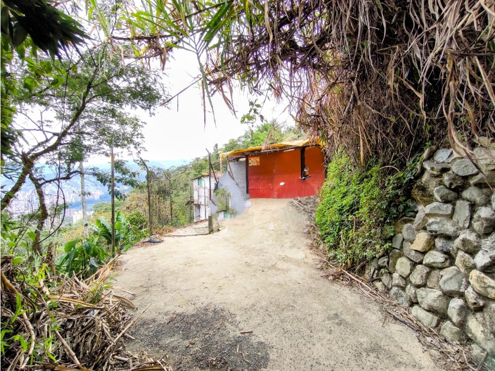 Casa de campo en La Estrella con lote de 350 m² y árboles frutales - 1