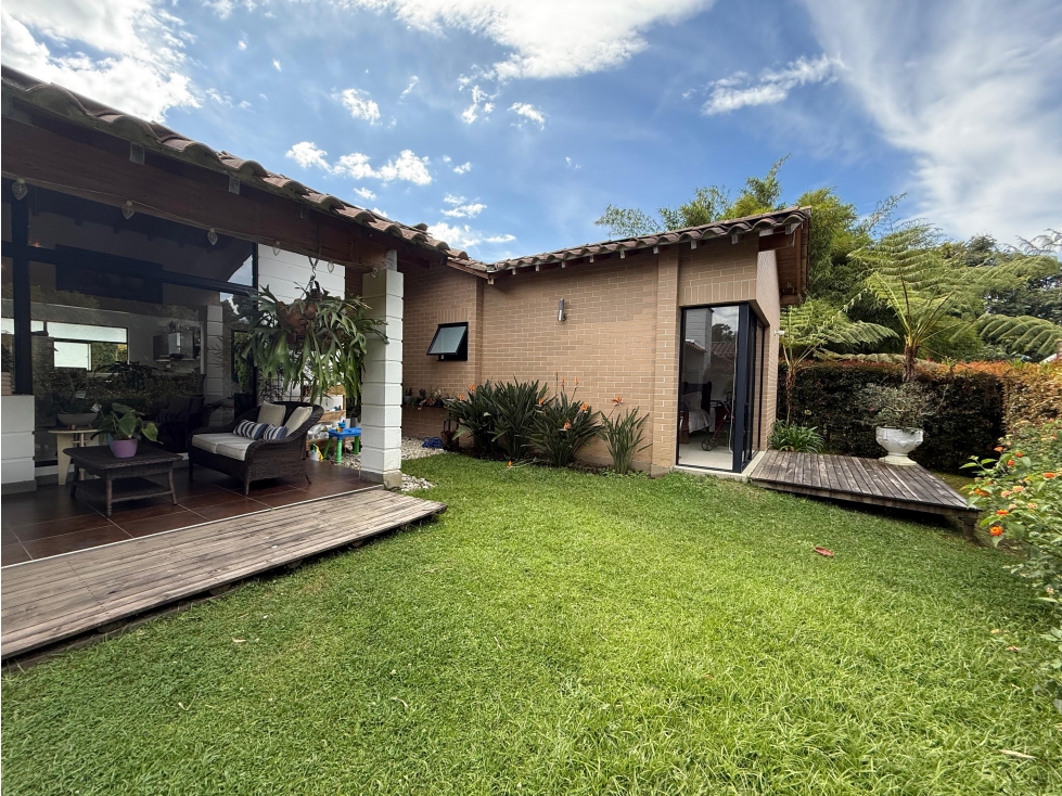 VENDO HERMOSA CASA DE UN NIVEL CON AMPLIO JARDIN — foto 4