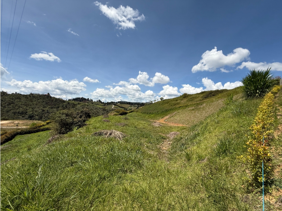 TENEMOS A LA VENTA LOTE CON BELLA VISTA PARA CONSTRUIR TU CASA — foto 2