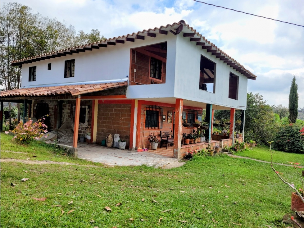 FINCA EN GUARNE CHAPARRAL RICA EN POTENCIAL