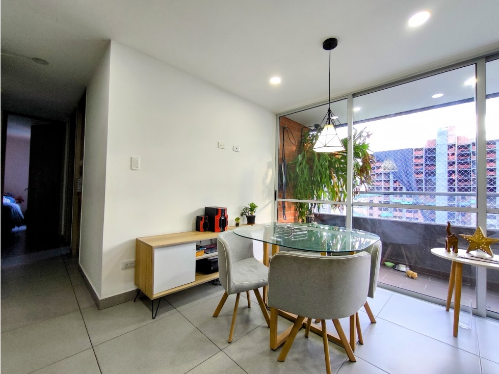 Apartamento en Guayabal, piso 12 con balcón y unidad completa — foto 2