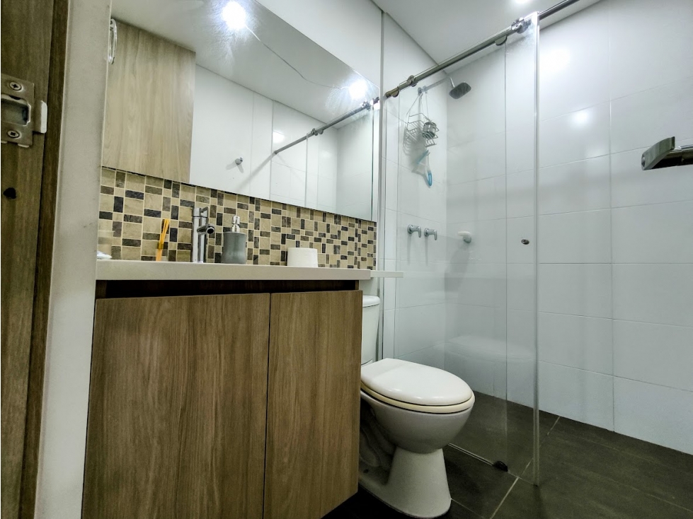 Apartamento en Guayabal, piso 12 con balcón y unidad completa — foto 5
