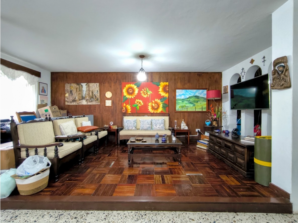 CASA INDEPENDIENTE EN SAN JOAQUIN CON GRAN POTENCIAL — foto 3