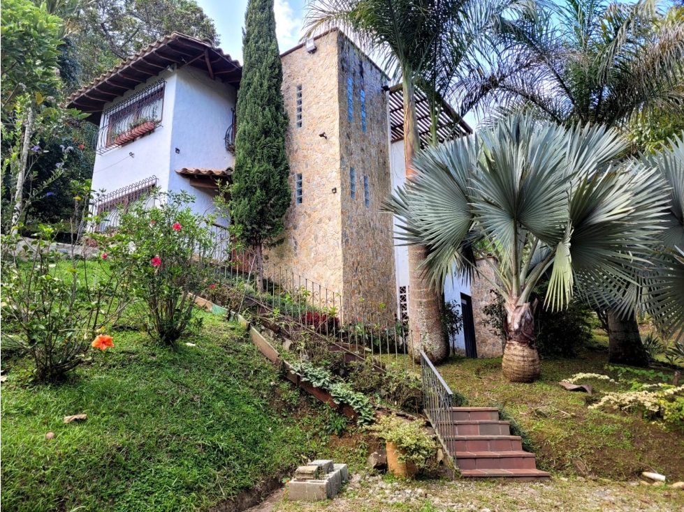 Finca en Girardota con 5.200 m², casa de 2 niveles y vía pavimentada — foto 2