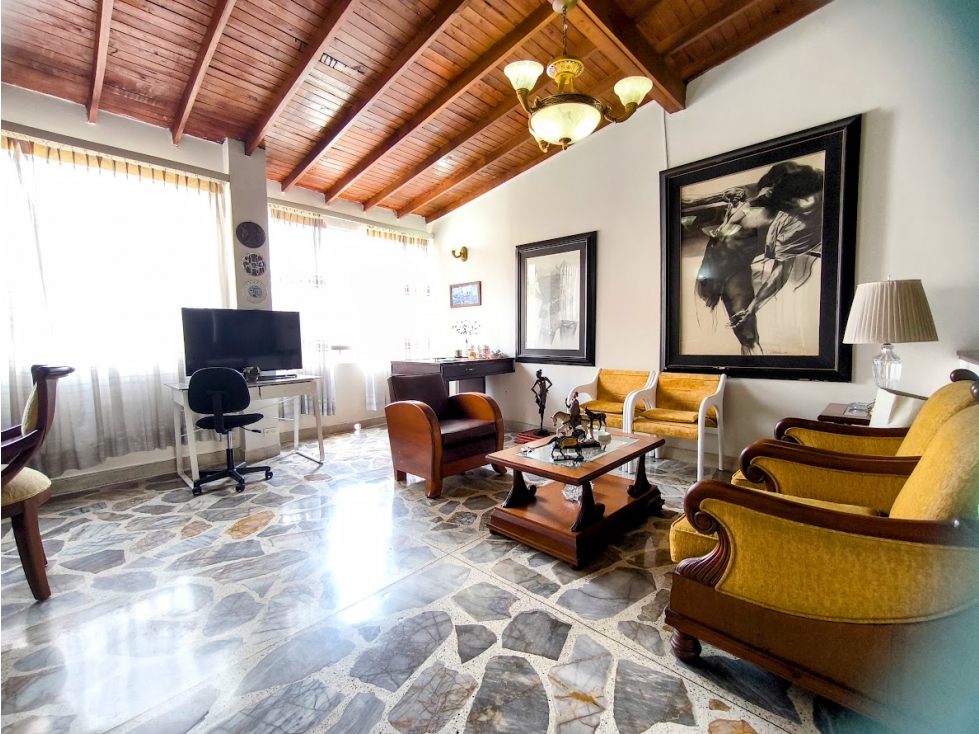 APARTAMENTO EN LAURELES PISO 4 ACCESO POR ESCALAS