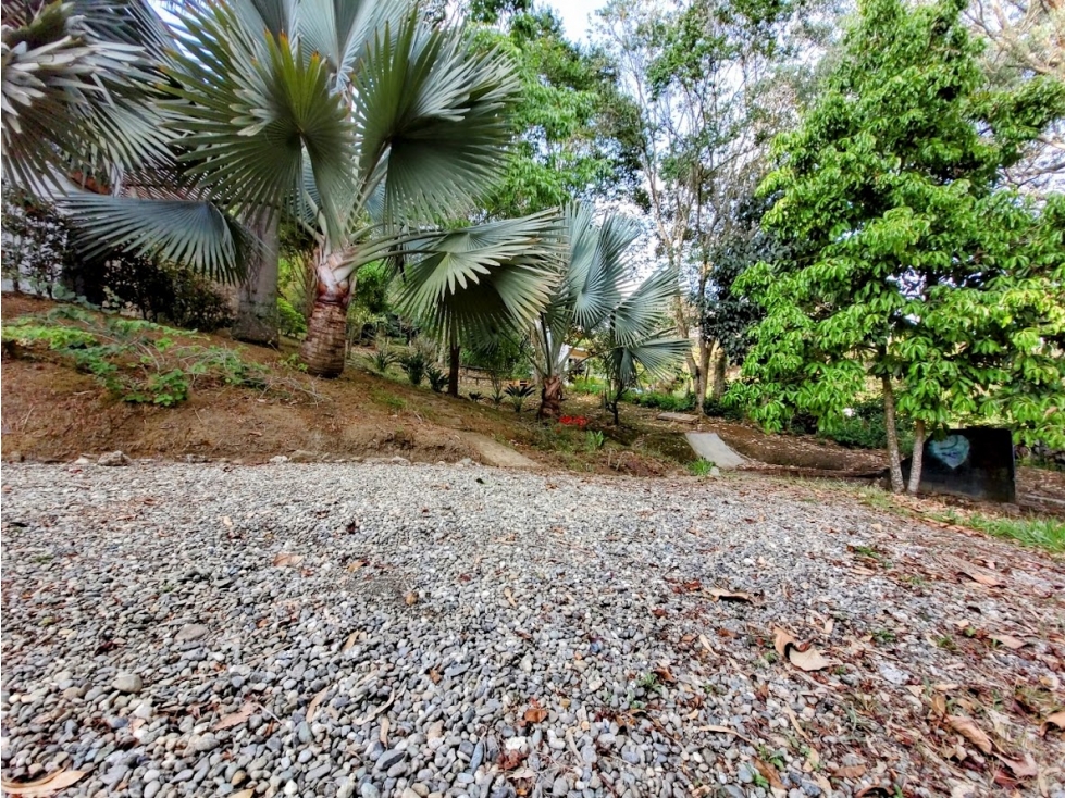 Finca en Girardota con 5.200 m², casa de 2 niveles y vía pavimentada — foto 5