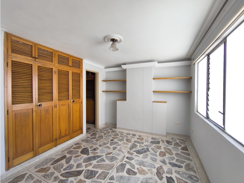 APARTAMENTO DUPLEX DE GRAN TAMAÑO EN FLORIDA NUEVA P5 — foto 3