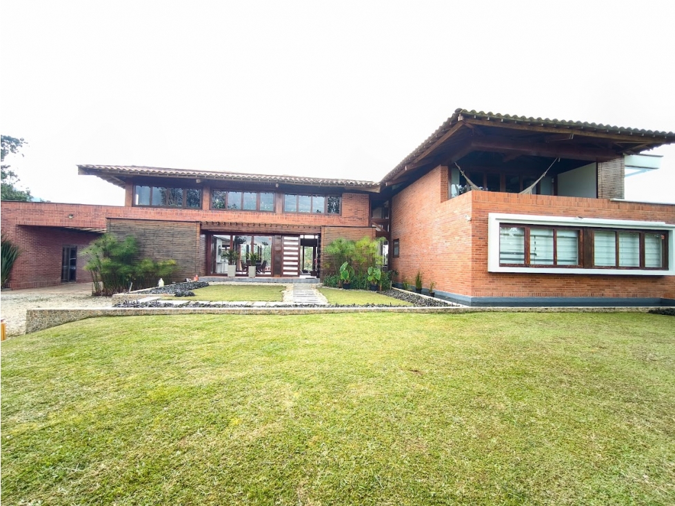 CASA CAMPESTRE DE 2 NIVELES EN EL ESCOBERO PARTE ALTA