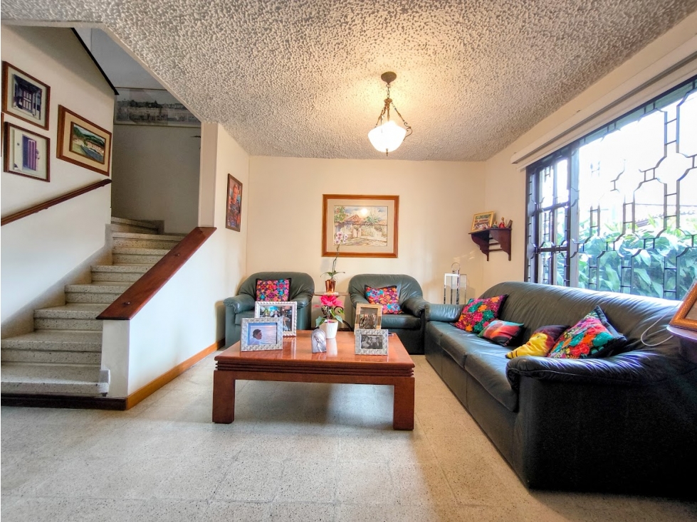 CASA INDEPENDIENTE DE 2 NIIVELES EN BELEN MALIBU