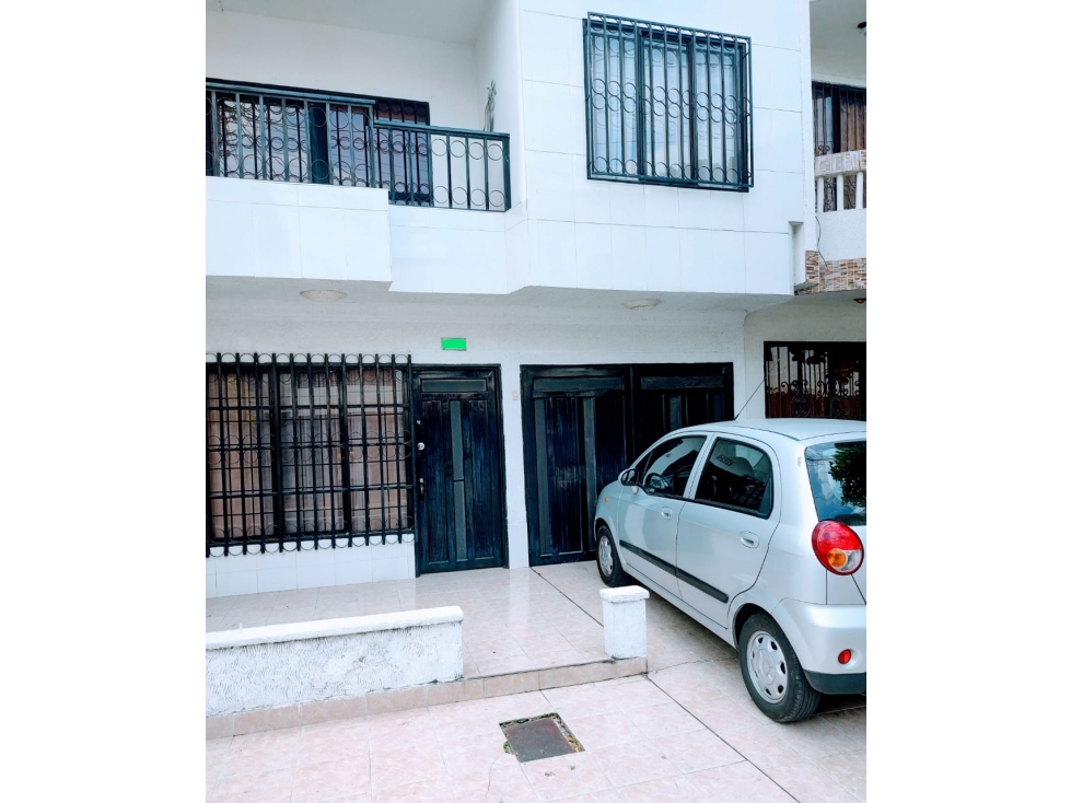 CASA UNIFAMILIAR EN LAS AMÉRICAS EN VENTA AMPLIOS ESPACIOS, PALMIRA