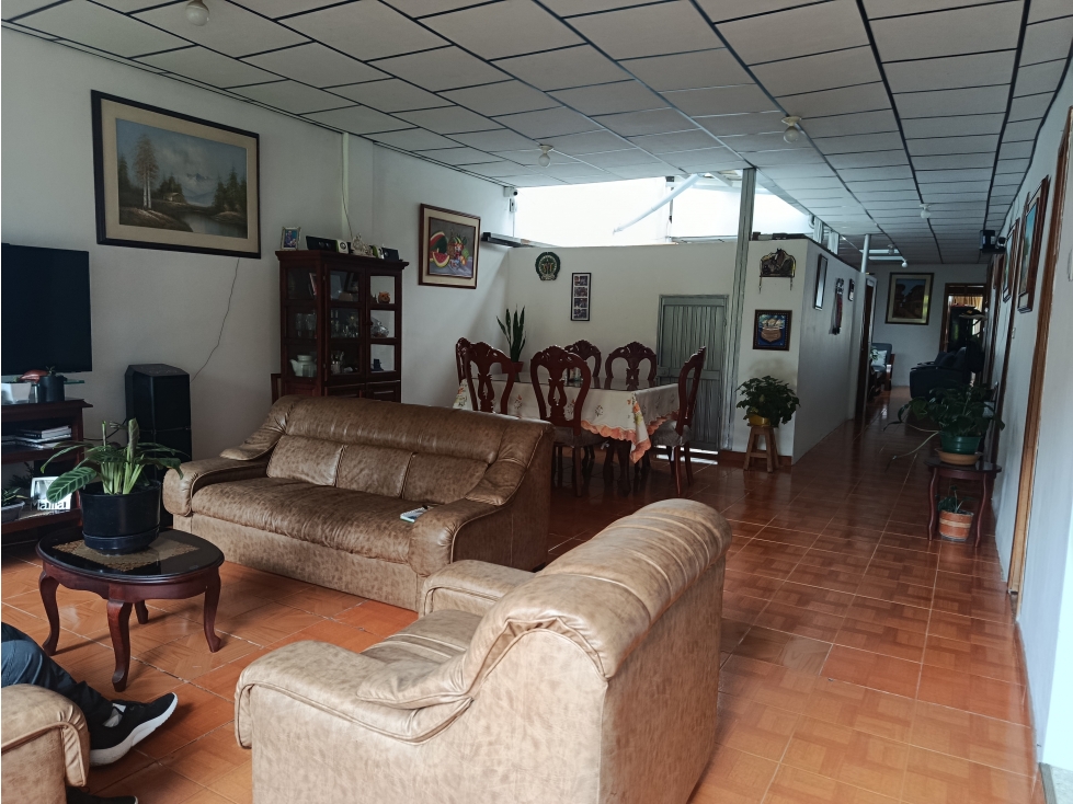 VENTA CASA CON RENTA CENTRO MANIZALES | 6 ALCOBAS