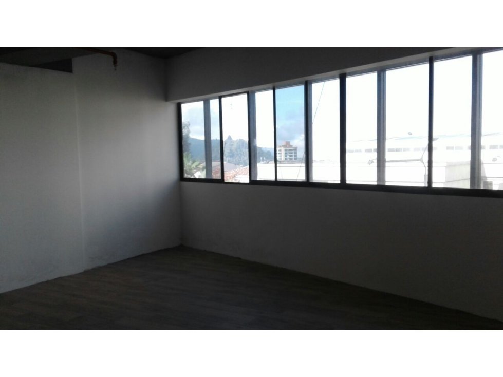 VENTA Oficina El Cable con GARAJE-ASCENSOR | venta oficina Manizales - 2