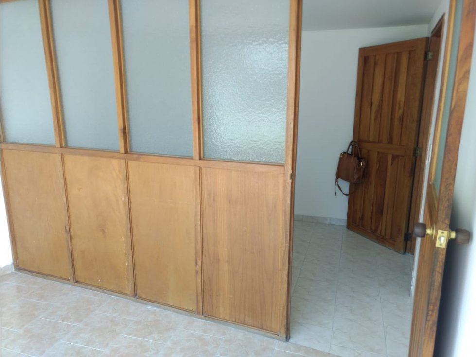 VENTA LOCAL EN AVENIDA PARALELA | LOCALES EN VENTA — foto 2