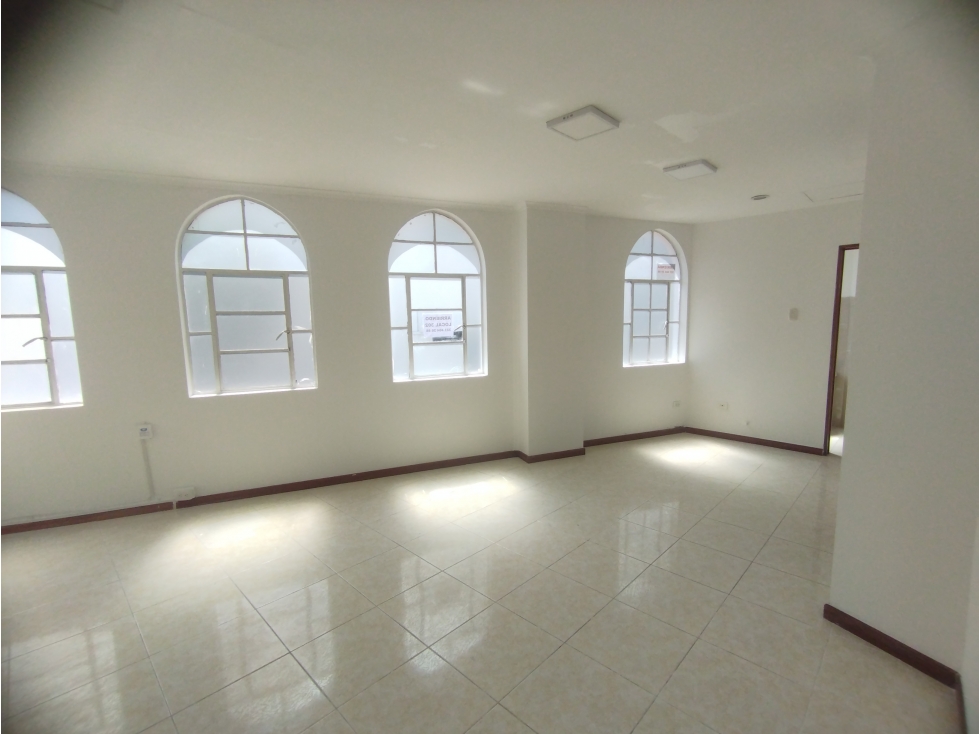 ARRIENDO OFICINA VERSALLES MANIZALES | 25MTS2