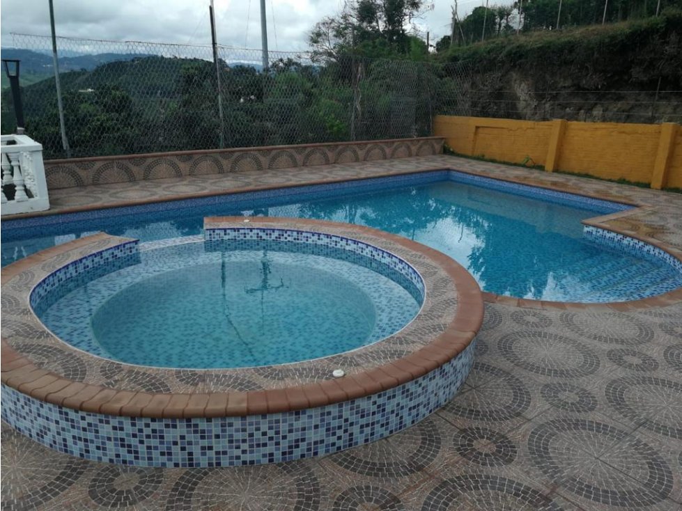 Venta de Casa Campestre con renta en La Cabaña